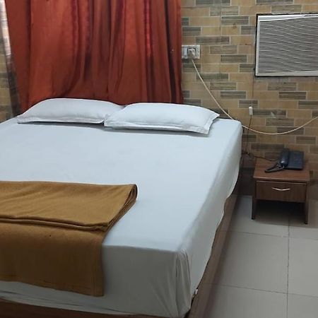 Glitz Hotels Sai Guest House - Nr Inorbit Mall Vashi Navi Mumbai Eksteriør billede