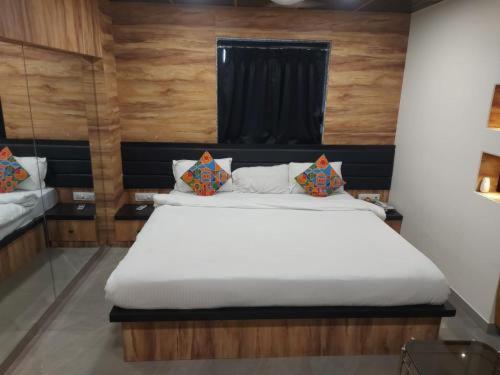 Glitz Hotels Sai Guest House - Nr Inorbit Mall Vashi Navi Mumbai Eksteriør billede