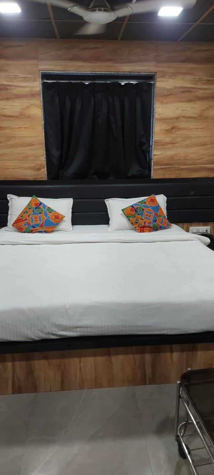 Glitz Hotels Sai Guest House - Nr Inorbit Mall Vashi Navi Mumbai Eksteriør billede